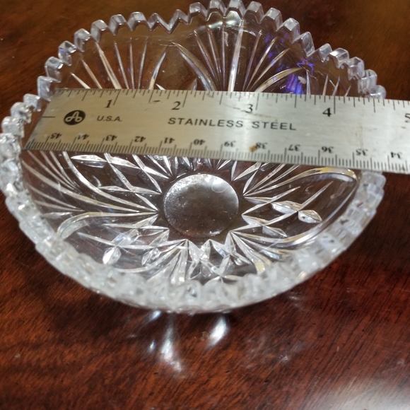 VINTAGE SMALL LEAD CRYSTAL BOWL - Picture 4 of 4
